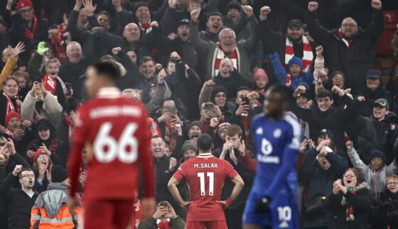 Liverpool (United Kingdom), 26/12/2024.- Mohamed Salah of Liverpool celebrates after scoring his team's third goal during the English Premier League soccer match between Liverpool FC and Leicester City FC, in Liverpool, Britain, 26 December 2024. (Reino Unido) EFE/EPA/ADAM VAUGHAN EDITORIAL USE ONLY. No use with unauthorized audio, video, data, fixture lists, club/league logos, 'live' services or NFTs. Online in-match use limited to 120 images, no video emulation. No use in betting, games or single club/league/player publications.