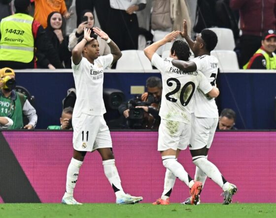 Doha (Qatar), 18/12/2024.- Rodrygo (L) of Real Madrid celebrates after scoring during the FIFA Intercontinental Cup 2024 final match between Real Madrid and Pachuca in Lusail, Qatar, 18 December 2024. (Catar) EFE/EPA/NOUSHAD THEKKAYIL Fútbol