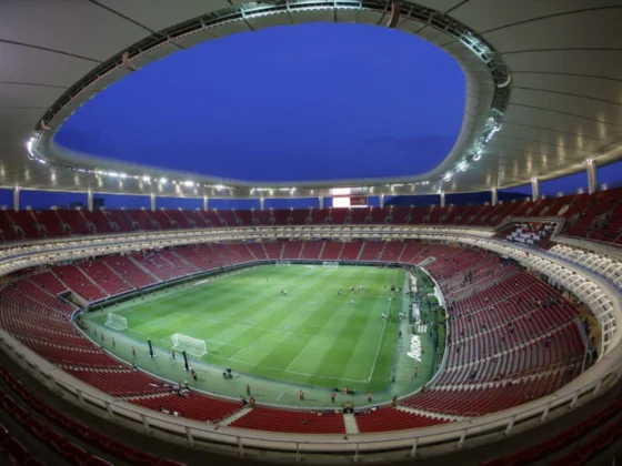 Llevan ataúd de aficionado al Estadio de Chivas