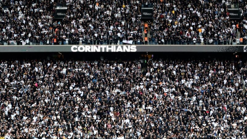La hinchada de Corinthians recauda fondos para salvar al equipo