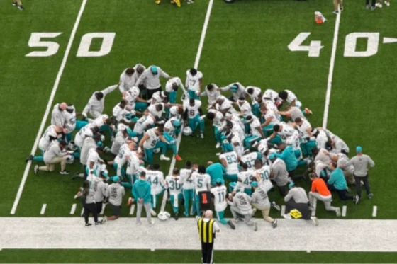 Los Miami Dolphins pierden a Grant DuBose por un golpe que termino en conmoción cerebral vs. Texans (Foto: Captura de pantalla)