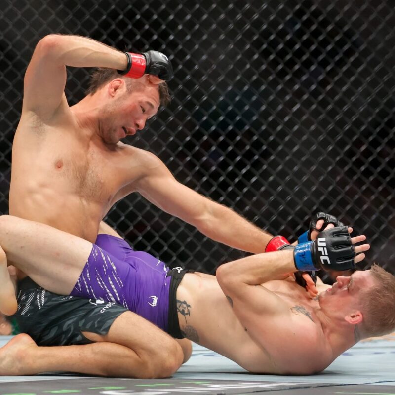 UFC 310: Alexandre Pantoja manda a dormir a Asakura