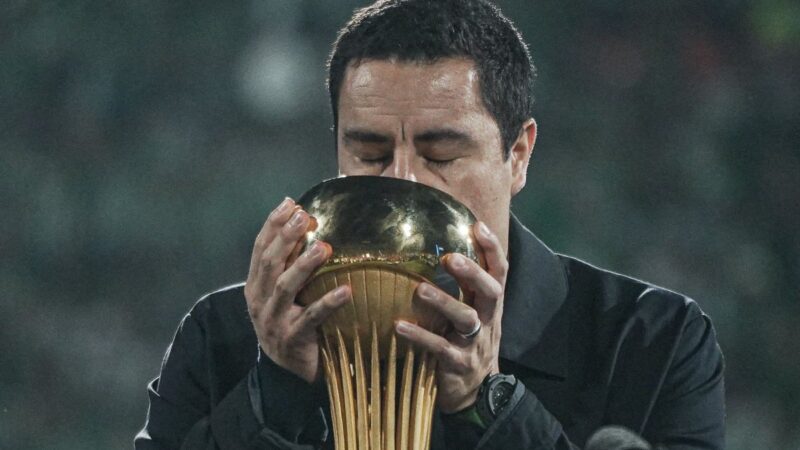 Efraín Juárez y los entrenadores mexicanos campeones en el extranjero