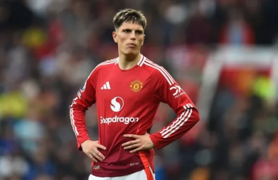 Manchester (United Kingdom), 01/09/2024.- Alejandro Garnacho of Manchester United reacts during the English Premier League soccer match of Manchester United against Liverpool FC, in Manchester, Britain, 01 September 2024. (Reino Unido) EFE/EPA/PETER POWELL EDITORIAL USE ONLY. No use with unauthorized audio, video, data, fixture lists, club/league logos, 'live' services or NFTs. Online in-match use limited to 120 images, no video emulation. No use in betting, games or single club/league/player publications.