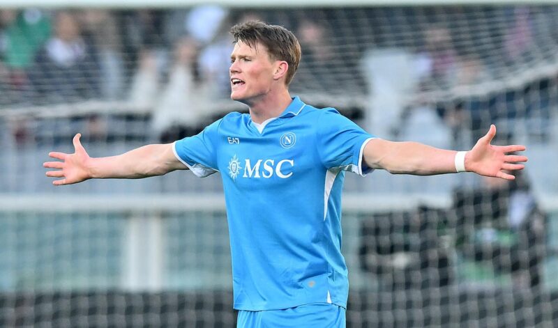 El jugador del Nápoles Scott McTominay celebra el 1-0 durante el partido de la Serie A que han jugado Torino FC y SSC Napoli en el Olímpico Olimpico Grande Torino de Turín. EFE/EPA/Alessandro Di Marco