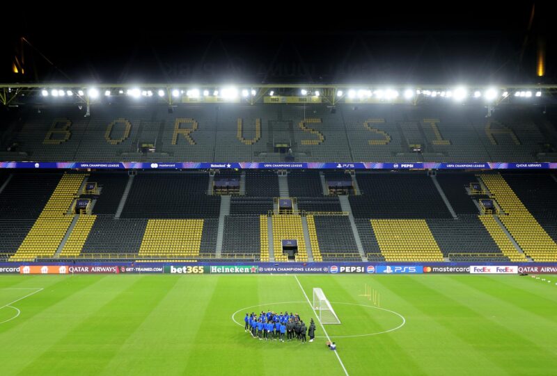 Los jugadores del Barcelona en el estadio del Dortmund. EFE/EPA/FRIEDEMANN VOGEL