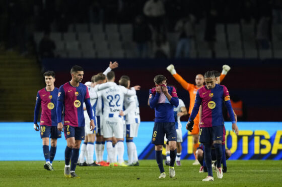 Los jugadores del FC Barcelona tras el partido de la jornada 17 de LaLiga que FC Barcelona y CD Leganés disputaron este domingo en el estadio Lluís Companys, en Barcelona. EFE/Alejandro García