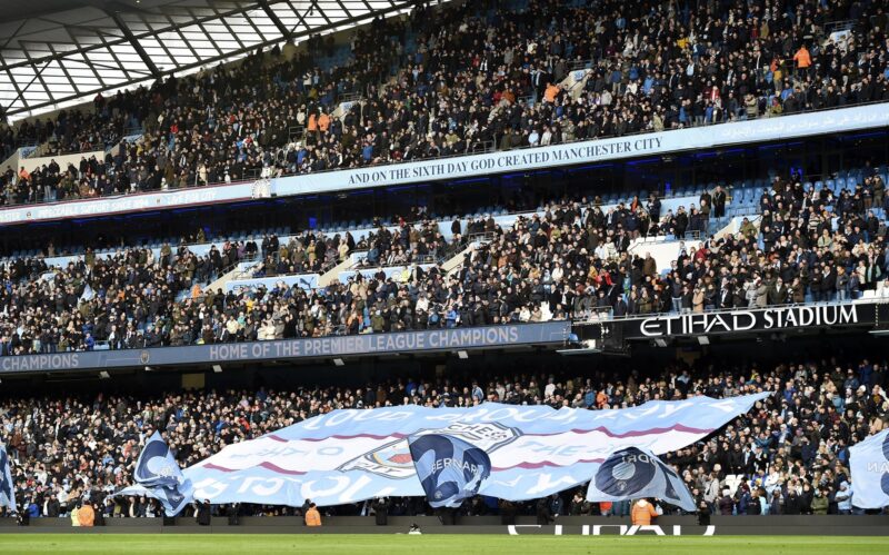 Seguidores del Manchester City durante unpartido en el Etihad Stadium. EFE/EPA/PETER POWELL