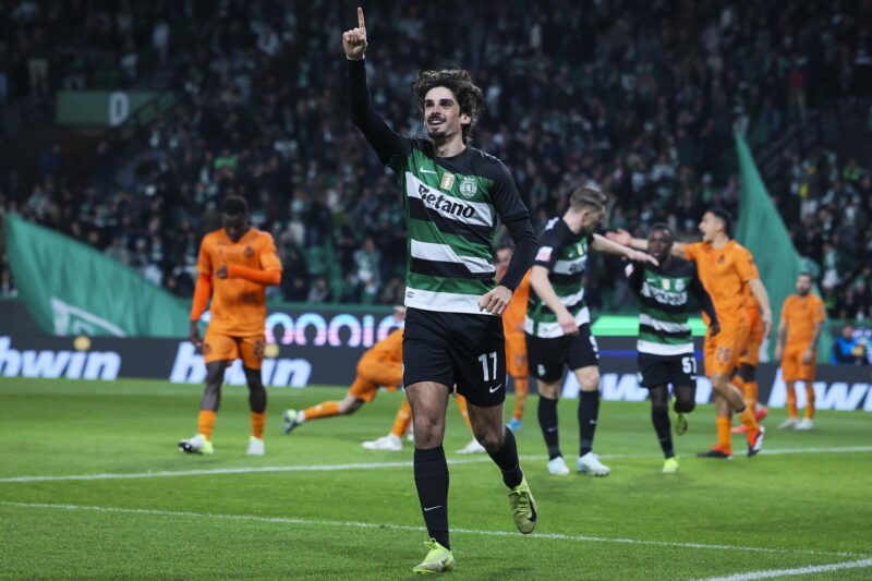 La curiosa costumbre de Messi que dejó a Trincao sin palabras El jugador del Sporting Francisco Trincao celebra el 2-1 durante el partido de la Liga Portuguesa que han jugado Sporting y Boavista en el Alvalade Stadium en Lisboa, Portugal. EFE/EPA/JOSE SENA GOULAO