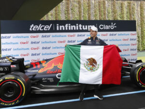 El piloto mexicano Sergio "Checo" Pérez en foto de archivo de Mario Guzmán. EFE