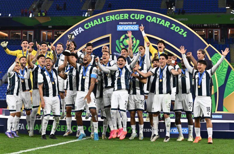 El Pachuca gana en los penaltis y se medirá en la final al Real Madrid Los jugadores del Pachuca celebran la consecución de la "FIFA Challenger Cup" tras el partido que han jugado CF Pachuca y Al Ahly FC, en la semfinal de la FIFA Intercontinental Cup 2024 en Doha, Qatar. EFE/EPA/NOUSHAD THEKKAYIL