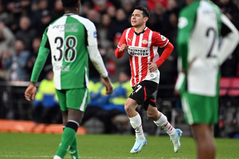 Los 5 futbolistas mexicanos más caros de la historia El jugador mexicano del PSV Hirving Lozano durante el partido de la Eredivisie que han jugado PSV Eindhoven y Feyenoord Rotterdam, en Eindhoven, Países Bajos. EFE/EPA/MAURICE VAN STEEN