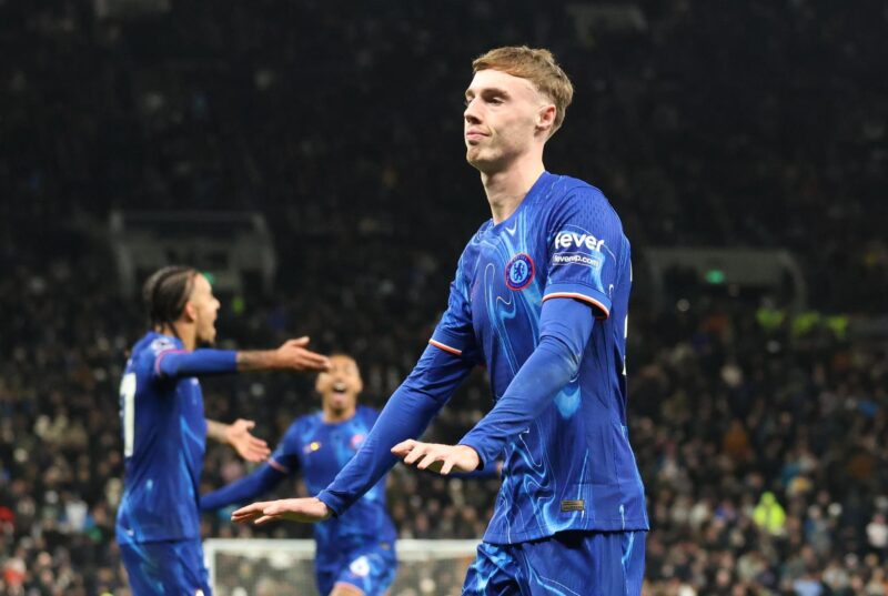 El jugador inglés del Chelsea Cole Palmer celebra el 2-4 durante el partido de la Premier League que han jugado Tottenham Hotspur y Chelsea FC, en Londres, Reino Unido. EFE/EPA/NEIL HALL .