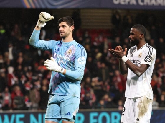 Guingamp (France), 28/01/2025.- Thibaut Courtois (L) and Antonio Rudiger (R) of Real Madrid celebrate after winning the UEFA Champions League soccer match between Stade Brestois 29 and Real Madrid, in Guingamp, France, 29 January 2025. (Liga de Campeones, Francia) EFE/EPA/CHRISTOPHE PETIT TESSON