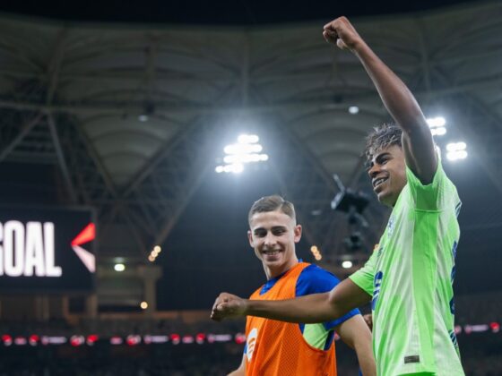Jeddah (Saudi Arabia), 08/01/2025.- Barcelona's Lamine Yamal (R) celebrates after scoring the 0-2 during the Spanish Super Cup semi final match between Athletic Club and FC Barcelona, in Jeddah, Saudi Arabia, 08 January 2025. (Arabia Saudita) EFE/EPA/STRINGER