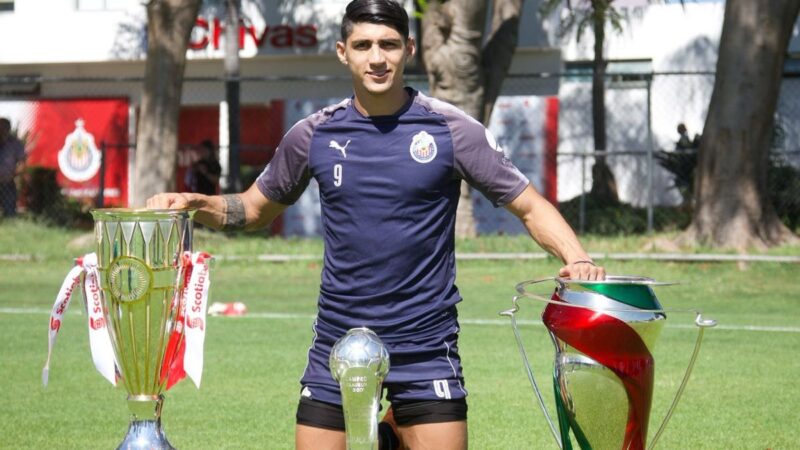 Alan Pulido a punto de convertirse en el primer refuerzo de Chivas Alan Pulido