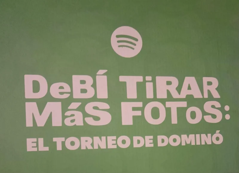 'Bad Bunny' organiza un evento junto a Spotify en Santurce, Puerto Rico dónde predomino la cultura del dominó.