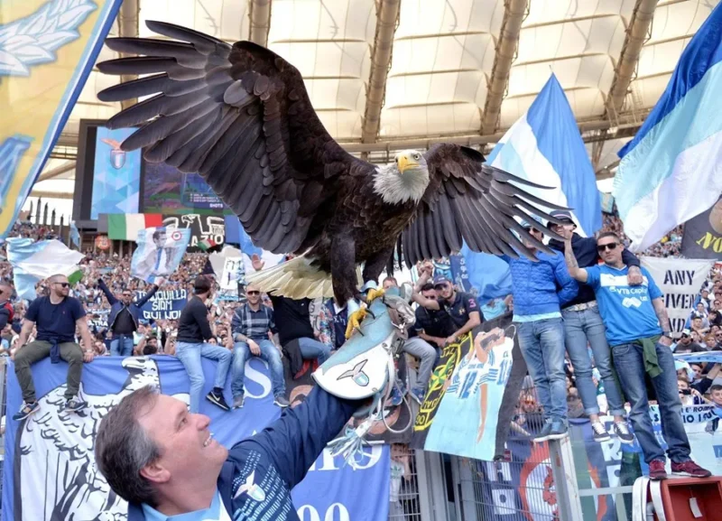 El águila Olimpia, la mascota del SS Lazio. EFE/EPA/Ettore Ferrari