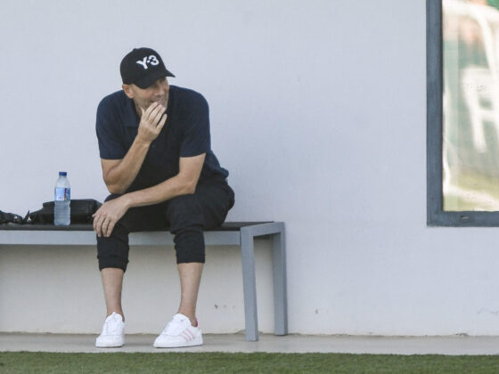 Zinedine Zidane en un entrenamiento del Betis, en el que su hijo Elyaz juega en el filial. EFE/ David Arjona
