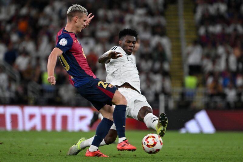 El jugador del Real Madrid Aurelien Tchouameni durante el partido de la final de la Supercopa de España de fútbol entre el Real Madrid y el FC Barcelona, EFE/EPA/STR Copa del Rey