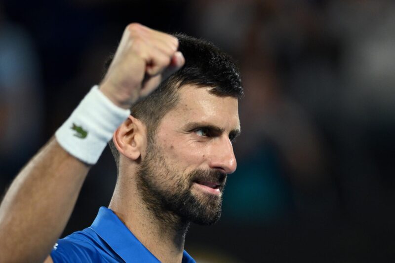Novak Djokovic, tras vencer a Carlos Alcaraz en los cuartos de final del Abierto de Australia. EFE/EPA/JOEL CARRETT AUSTRALIA AND NEW ZEALAND OUT