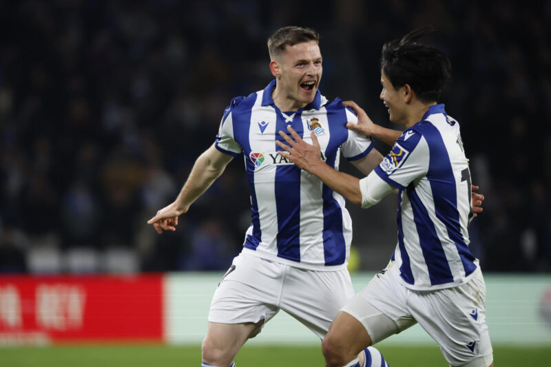 El defensa de la Real Sociedad Sergio Gómez (celebra su gol, tercero del equipo, durante el partido de los octavos de final de la Copa del Rey entre Real Sociedad y Rayo Vallecano. EFE/ Javier Etxezarreta