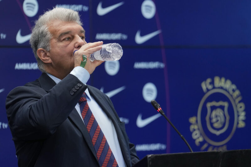 Laporta anuncia que se presentará a la reelección en 2026 El presidente del FC Barcelona, Joan Laporta, durante la rueda de prensa en la que ha valorado, entre otros temas, la decisión del Consejo Superior de Deportes (CSD) de estimar la medida cautelar urgente solicitada por los atacantes Dani Olmo y Pau Víctor. EFE/Enric Fontcuberta