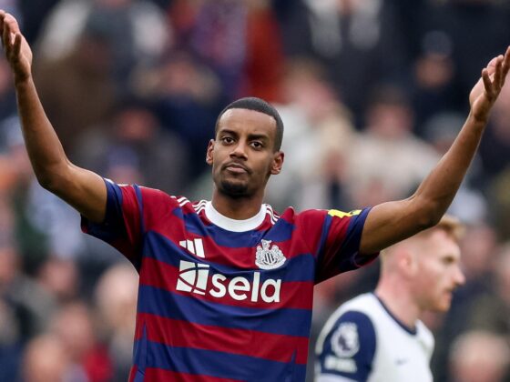 El delantero sueco del Newcastle Alexander Isak celebra el 1-2 durante el partido de la Premier League que han jugado Tottenham Hotspur y Newcastle United, en Londres, Reino Unido. EFE/EPA/ANDY RAIN