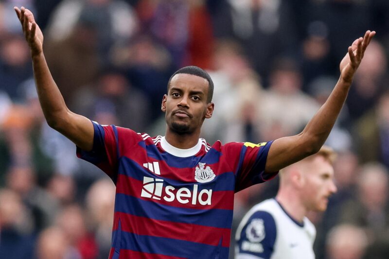El delantero sueco del Newcastle Alexander Isak celebra el 1-2 durante el partido de la Premier League que han jugado Tottenham Hotspur y Newcastle United, en Londres, Reino Unido. EFE/EPA/ANDY RAIN