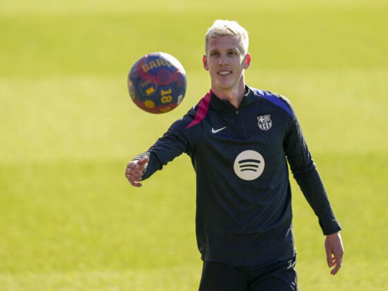 Dani Olmo, durante el entrenamiento abierto al público del Barcelona, el pasado domingo. EFE/ Enric Fontcuberta