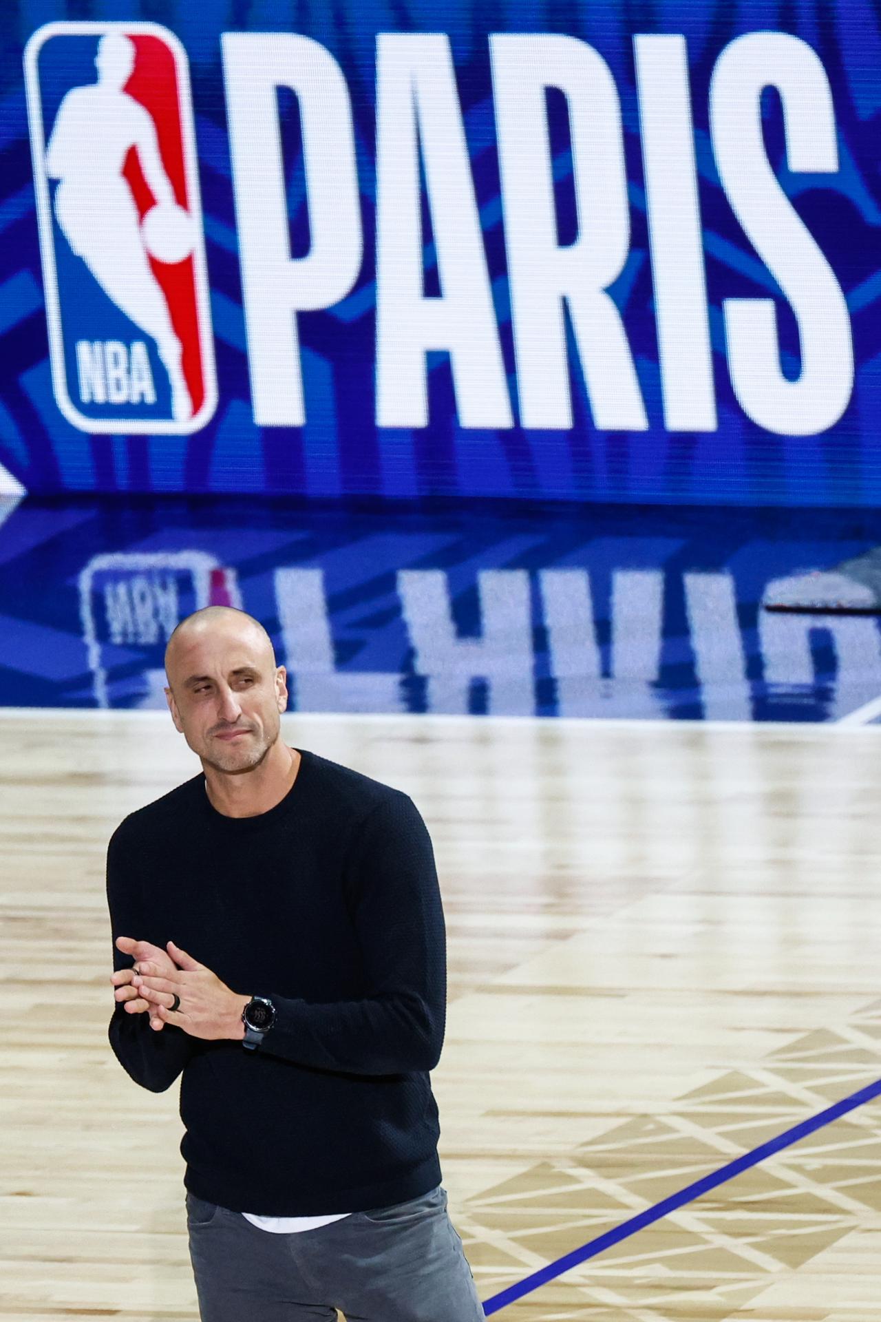 Manu Ginóbili: la revolución argentina que cambió la NBA El exjugador de baloncesto argentino Manu Ginobili asiste al partido de la NBA en Par??s entre los San Antonio Spurs y los Indiana Pacers. EFE/Mohammed Badra