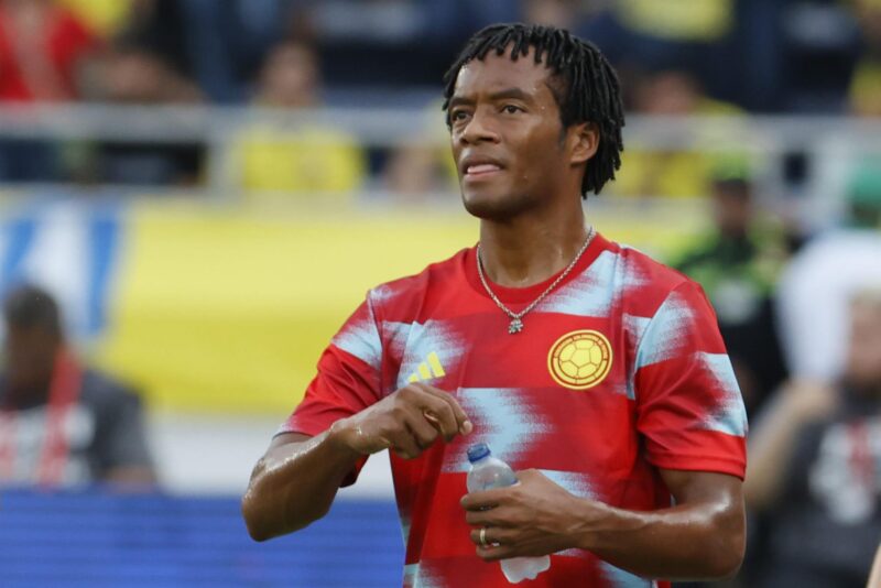 León busca fichar a otro colombiano: ya negocia con Juan Cuadrado Juan Guillermo Cuadrado de Colombia en el calentamiento en un partido de las Eliminatorias Sudamericanas entre Colombia y Venezuela. EFE/ Mauricio Dueñas Castañeda