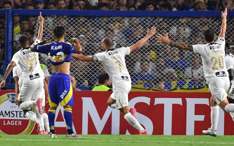 Gol de Hernán Barcos de Alianza Lima contra Boca Juniors. / Instagram: @alianzalima