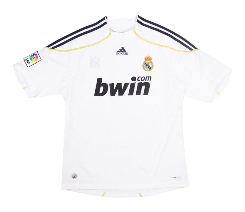 Camiseta del Real Madrid 2009/10. Football Kit Archive.