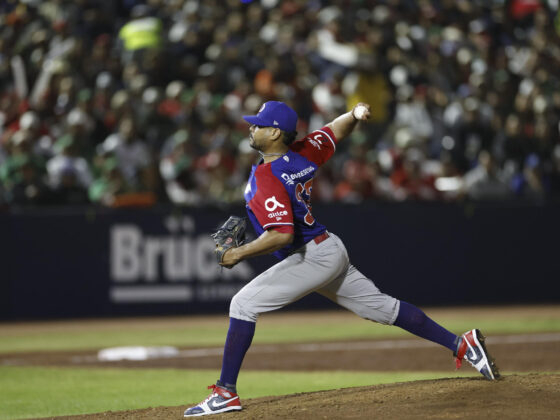 Esmil Rogers lanza una bola este viernes, durante el juego final de la Serie del Caribe de Beisbol 2025 entre México y República Dominicana, en el estadio Nido de los Águilas en la ciudad de Mexicali, Baja California (México). EFE/ Sáshenka Gutiérrez