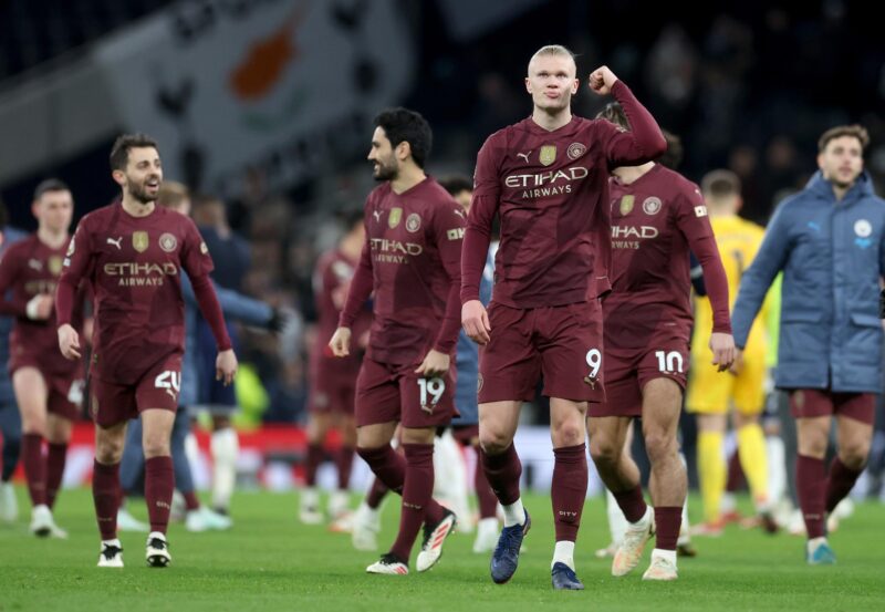 Unanimo Bets: El pick del Manchester United vs Manchester City El delantero noruego del City Erling Haaland (c) celebra la victoria de su equipo durante el partido de la Premier League que han jugado Tottenham Hotspur y Manchester City, en Londres, Reino Unido, Londres. EFE/EPA/NEIL HALL
