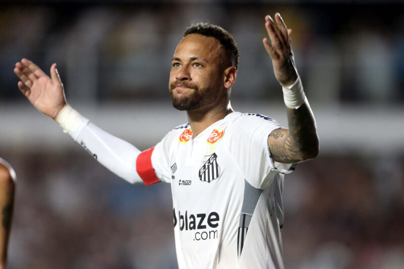 Neymar de Santos celebra un gol durante un partido del Campeonato Paulista entre Santos y Agua Santa en el estadio Urbano Caldeira en Santos (Brasil). EFE/ Guilherme Dionizio