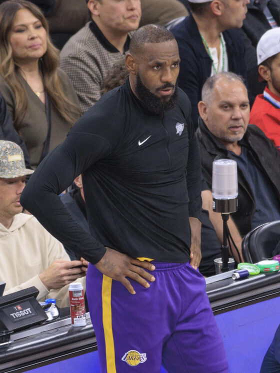 LeBron James (c) de Lakers, en una imagen de archivo. EFE/ Javier Rojas