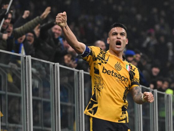 El delantero del Inter Milan Lautaro Martinez celebra el 1-0 durante el partido de la Serie A que han jugado Inter Milan y Genoa, en Milan, Italia. EFE/EPA/DANIEL DAL ZENNARO