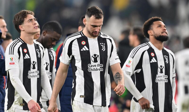 Los jugadores del Juventus se lamenta tras el partido de cuartos de la Coppa Italia.EFE/EPA/ALESSANDRO DI MARCO