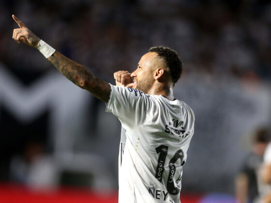 Neymar, del Santos, celebra un gol durante un partido del Campeonato Paulista entre Santos y Agua Santa en el Estadio Urbano Caldeira en Santos (Brasil). EFE/ Guilherme Dionizio