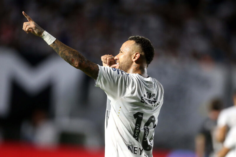 Neymar, del Santos, celebra un gol durante un partido del Campeonato Paulista entre Santos y Agua Santa en el Estadio Urbano Caldeira en Santos (Brasil). EFE/ Guilherme Dionizio
