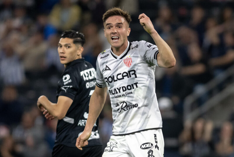 Liga Mx: Necaxa, a frenar al tricampeón América Agustin Palavecino de Necaxa reclama una jugada. Imagen de archivo. EFE/  Miguel Sierra