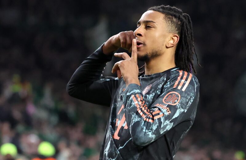 El extremo del Bayern Michael Olise durante el partido de ida del playoff de la UEFA Champions League que han jugado Celtic FC y FC Bayern Munich, en Glasgow, Reino Unido. EFE/EPA/ROBER PERRY