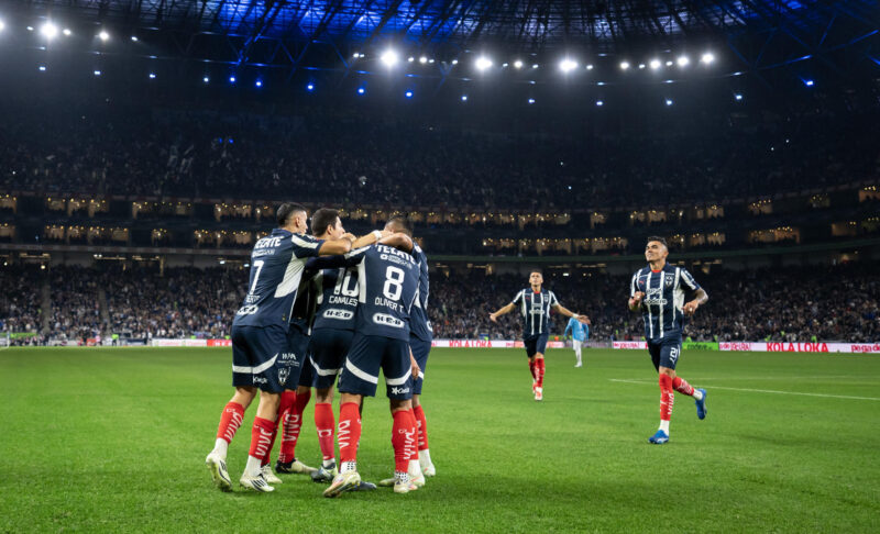 Jugadores de Rayados celebran un gol. Imagen de archivo. EFE/ Miguel Sierra