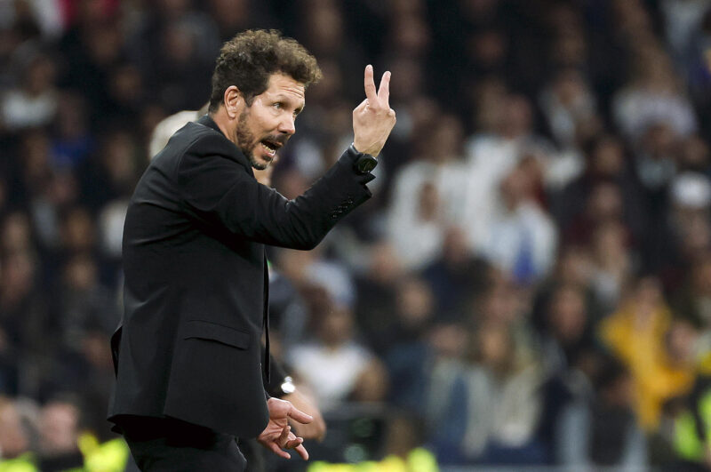 Atlético de Madrid y Simeone, casi 9 años sin victoria en el Bernabéu Simeone, en el último derbi jugado en el Santigo Bernabéu. EFE/Mariscal