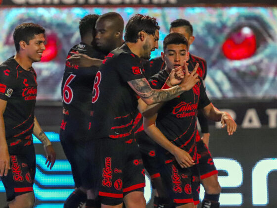 Jugadores de Tijuana celebran un gol en el estadio Caliente de la ciudad de Tijuana en el estado de Baja California (México). Archivo. EFE/ Alejandro Zepeda