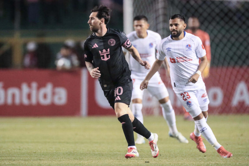 Imagen de archivo del argentino Lionel Messi (i), delantero del Inter Miami. EFE/ Gustavo Amador