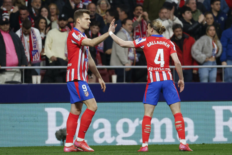 Valencia 0-3 Atlético de Madrid: Estadísticas, resumen y resultado El delantero del Atlético de Madrid Alexander Sørloth (i), celebra su gol con su compañero Conor Gallagher, durante el partido de LaLiga que disputan el Atlético de Madrid y el Celta de Vigo este sábado en el estadio Riyadh Air Metropolitano, en Madrid. EFE/Mariscal
