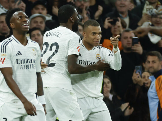 MADRID, 29/03/2025.- El delantero del Real Madrid Kylian Mbappé celebra su segundo gol durante el partido de la jornada 29 de LaLiga que Real Madrid y CD Leganés disputan este sábado en el estadio Santiago Bernabéu. EFE/Mariscal